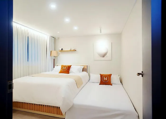 February Special Offer Hongdae Family 6 Pax Renovated Kids Friendly Near Airport Railroad 9min Walk From Hongdae Station #hongdae #familytrip #6guests #yeonnampark 무료주차 무료와이파이 무료넷플릭스 호텔식침구 제공 * Seul