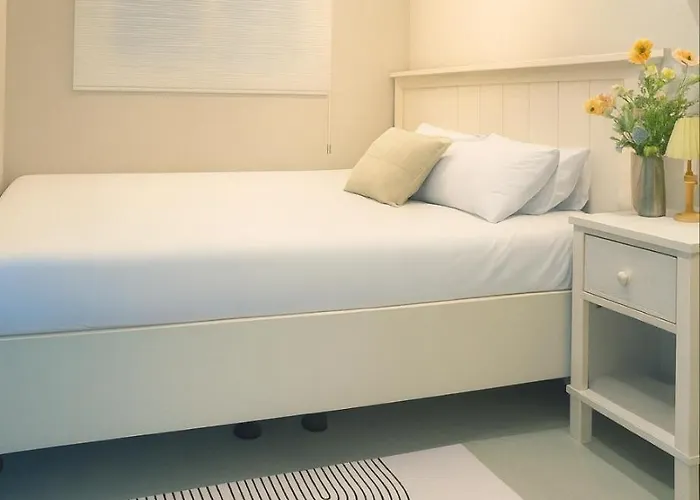Apartamento February Special Offer Hongdae Family 6 Pax Renovated Kids Friendly Near Airport Railroad 9min Walk From Hongdae Station #hongdae #familytrip #6guests #yeonnampark 무료주차 무료와이파이 무료넷플릭스 호텔식침구 제공