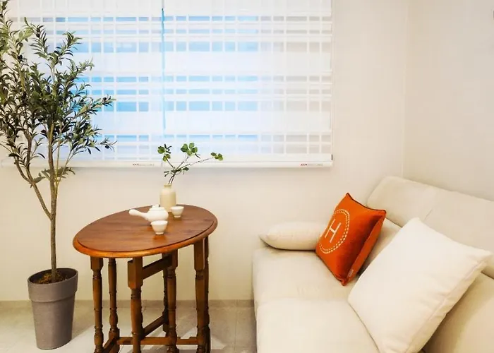 Apartamento February Special Offer Hongdae Family 6 Pax Renovated Kids Friendly Near Airport Railroad 9min Walk From Hongdae Station #hongdae #familytrip #6guests #yeonnampark 무료주차 무료와이파이 무료넷플릭스 호텔식침구 제공 *