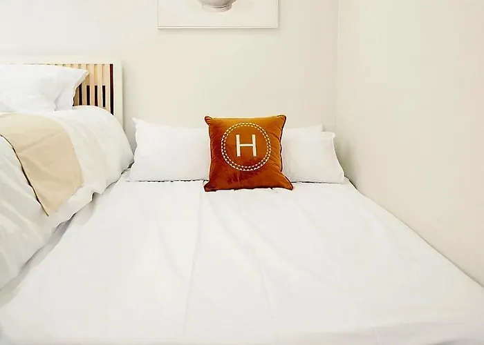 February Special Offer Hongdae Family 6 Pax Renovated Kids Friendly Near Airport Railroad 9min Walk From Hongdae Station #hongdae #familytrip #6guests #yeonnampark 무료주차 무료와이파이 무료넷플릭스 호텔식침구 제공 Apartamento Seul