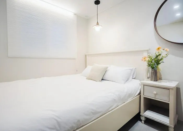 February Special Offer Hongdae Family 6 Pax Renovated Kids Friendly Near Airport Railroad 9min Walk From Hongdae Station #hongdae #familytrip #6guests #yeonnampark 무료주차 무료와이파이 무료넷플릭스 호텔식침구 제공 Apartamento *