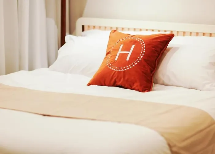 February Special Offer Hongdae Family 6 Pax Renovated Kids Friendly Near Airport Railroad 9min Walk From Hongdae Station #hongdae #familytrip #6guests #yeonnampark 무료주차 무료와이파이 무료넷플릭스 호텔식침구 제공 *