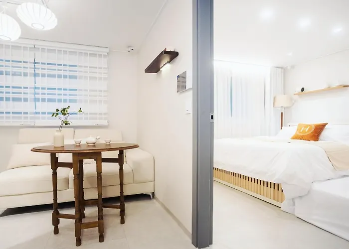 February Special Offer Hongdae Family 6 Pax Renovated Kids Friendly Near Airport Railroad 9min Walk From Hongdae Station #hongdae #familytrip #6guests #yeonnampark 무료주차 무료와이파이 무료넷플릭스 호텔식침구 제공