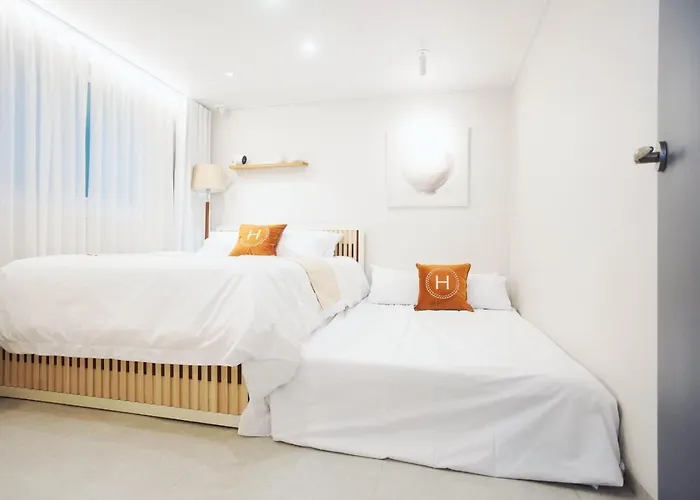 February Special Offer Hongdae Family 6 Pax Renovated Kids Friendly Near Airport Railroad 9min Walk From Hongdae Station #hongdae #familytrip #6guests #yeonnampark 무료주차 무료와이파이 무료넷플릭스 호텔식침구 제공 *