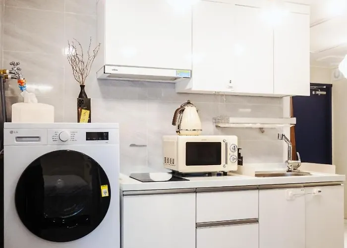 February Special Offer Hongdae Family 6 Pax Renovated Kids Friendly Near Airport Railroad 9min Walk From Hongdae Station #hongdae #familytrip #6guests #yeonnampark 무료주차 무료와이파이 무료넷플릭스 호텔식침구 제공 * Seul