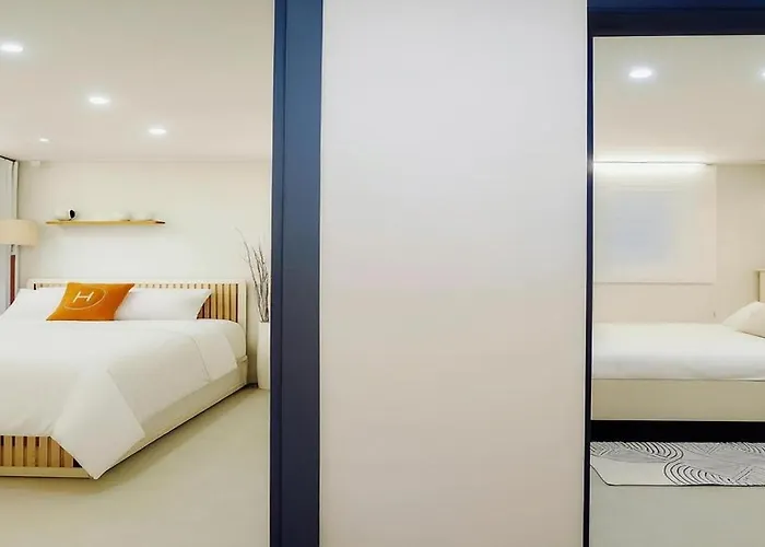 February Special Offer Hongdae Family 6 Pax Renovated Kids Friendly Near Airport Railroad 9min Walk From Hongdae Station #hongdae #familytrip #6guests #yeonnampark 무료주차 무료와이파이 무료넷플릭스 호텔식침구 제공 Apartamento