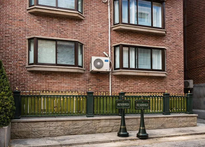 Apartamento February Special Offer Hongdae Family 6 Pax Renovated Kids Friendly Near Airport Railroad 9min Walk From Hongdae Station #hongdae #familytrip #6guests #yeonnampark 무료주차 무료와이파이 무료넷플릭스 호텔식침구 제공