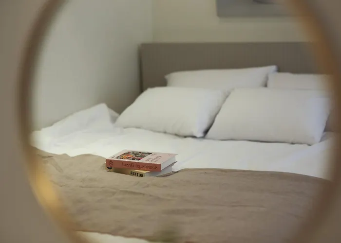 February Special Offer Hongdae Family 6 Pax Renovated Kids Friendly Near Airport Railroad 9min Walk From Hongdae Station #hongdae #familytrip #6guests #yeonnampark 무료주차 무료와이파이 무료넷플릭스 호텔식침구 제공 *